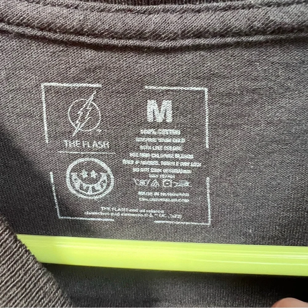 The Flash Black Graphic Tee - Picture 3 of 9